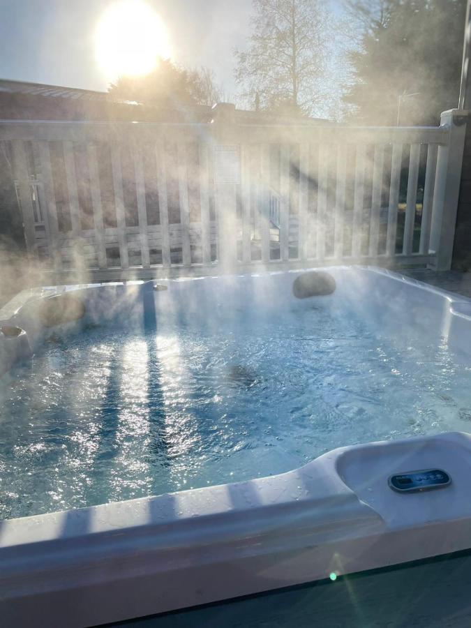 Gleneagles Lodge With Hot Tub Йорк Экстерьер фото
